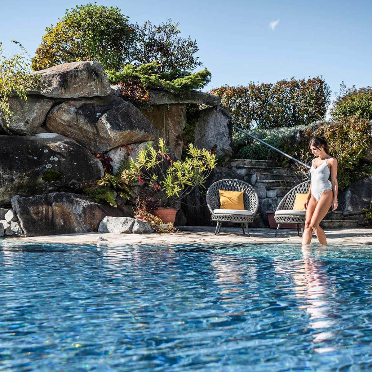 Swimming in the outdoor pool - Hotel Olympia a Riscone
