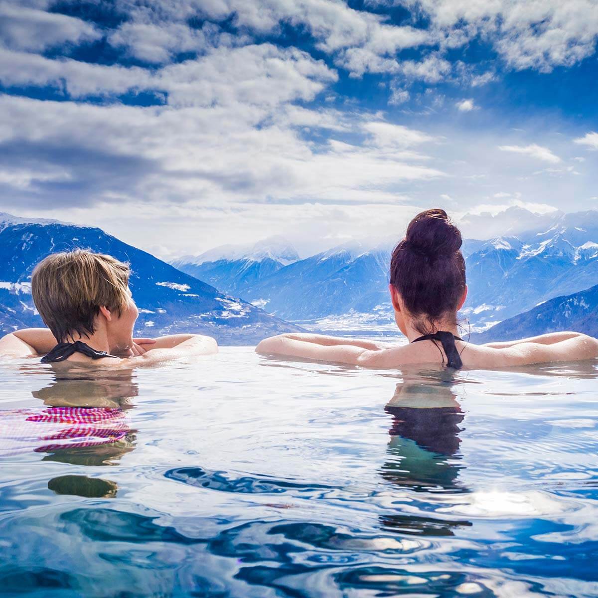 Hotels with infinity pool in winter